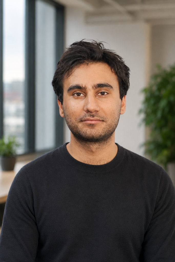 Modern ofis portresi natural ışıkla